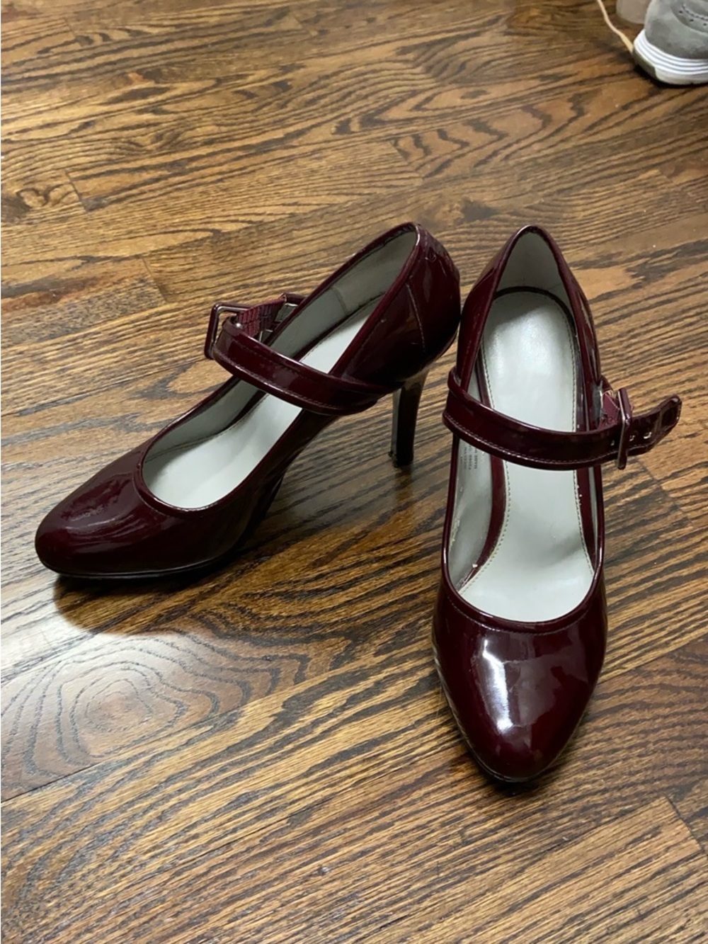 Calvin Klein Women’s Burgundy Patent Mary Jane Heels - Picture 3 of 4